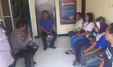 Tingkatkan-Patroli-Malam,Komitmen-Kapolsek-Oebobo-Saat-“-Jumat-Curhat-“-Bersama-Warga-Airnona