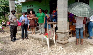 Bhabinkamtibmas-kelurahan-Bello-Pantau-Kegiatan-Operasi-Timbang-Di-Posyandu-Damai-sejahtera