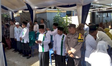 Beri-Rasa-Aman,-Bhabinkamtibmas-polsek-Alak-Laksanakan-Pengamanan-Peringatan-Isra’-Mi’raj