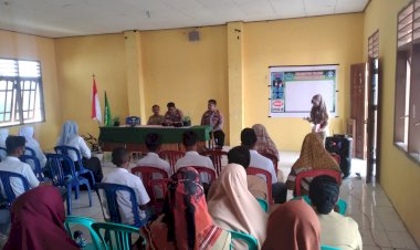Jumat-Curhat-di-Sekolah,-Kapolsek-Oebobo:-Orang-Tua-dan-Guru-Punya-Peran-Penting-Dalam-Mendidik