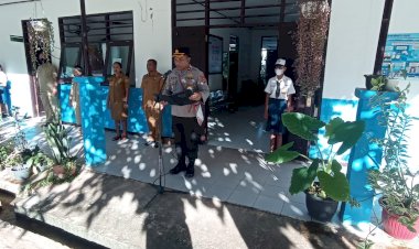 Kapolsek-Alak-Pimpin-Upacara-Bendera-di-SMP-Negeri-6-Kota-Kupang-dan-Bentuk-PKS.