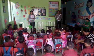 Berikan-Edukasi-Tertib-Lalu-Lintas-Sejak-Dini,-Satlantas-Polresta-Datangi-PAUD-Belajar-Mandiri-Oebobo.
