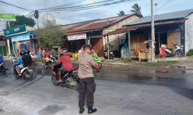 Terus-Ciptakan-Sitkamtibmas,-Personel-Polsek-Alak-Laksanakan-Strong-Point-Pengaturan-Pagi-di-Titik-Rawan-Macet.