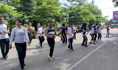 Turut-Hadir-di-Arena-CFD,-Inilah-Cara-Anggota-Polresta-Kupang-Kota-Menjaga-Tubuh-Tetap-Sehat-dan-Bugar.