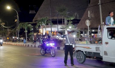 Pawai-Malam-Takbiran,-Personel-Pam-Jaga-di-Sepanjang-Rute-Yang-Dilintasi.