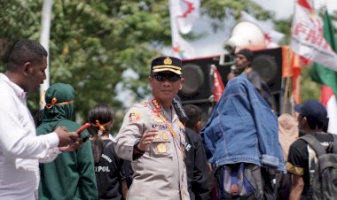 Pastikan-Unras-Berjalan-Aman,-Kapolresta-Kupang-Kota-Pimpin-Langsung-Personel-di-Lapangan.