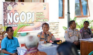 Gelar-Jumat-Curhat-di-Manulai-Dua,-Kapolresta-Kupang-Kota-Jawab-Langsung-Semua-Keluhan-Masyarakat.