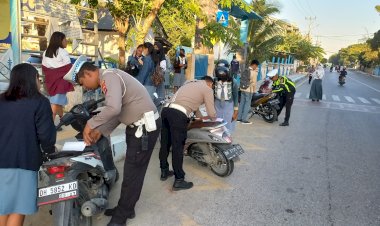 Satlantas-Polresta-Kupang-Kota-Tindak-Pelajar-Yang-Masih-Nekat-Bawa-Sepeda-Motor-ke-Sekolah