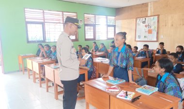 Sambangi-Sekolah,-Satbinmas-Polresta-Kupang-Kota-Sosialisasi-Cegah-Kenakalan-Remaja