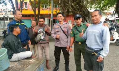 Kolaborasi-Polisi-Rw,-Bhabinkamtibmas,-Babinsa-Sambang-Tukang-Ojek-Berikan-Imbauan-Kamtibmas