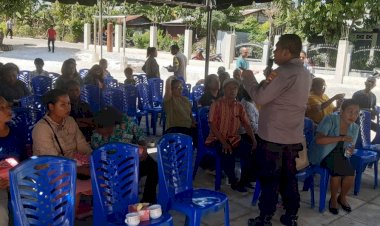 Kapolsek-Oebobo-Bersama-Bhabinkamtibmas,-Bincang-Santai-Dengan-Warga-Kelurahan-Bakunase-Dua