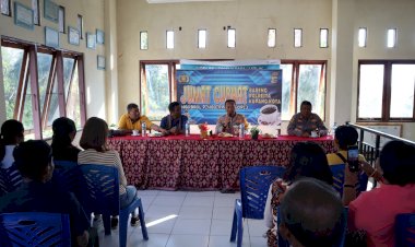 Diskusi-Tatap-Muka-Langsung-Bersama-Warga,-Kapolresta-Kupang-Kota:-Silahkan-Lapor-Kalau-Pos-Polisi-Tidak-Ditempati-Anggota