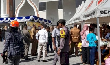 Beri-Rasa-Aman,-Bhabinkamtibmas-Polsek-Oebobo-Laksanakan-Giat-Pengamanan-Gerakan-Pangan-Murah