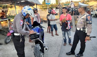 Satlantas-Polresta-Kupang-Kota-Terus-Gandeng-Polsek-Alak,-Tindak-Pengendara-Yang-Melanggar