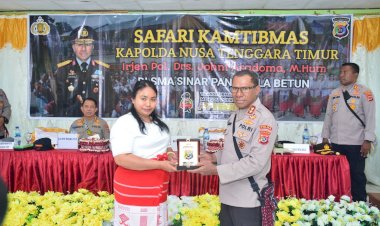 Kapolda-NTT-Uji-Kemampuan-Bahasa-Inggris-Siswa-Siswi-SMA-Sinar-Pancasila-Betun