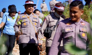 Lestarikan-Lingkungan-dan-Cegah-Longsor,-Polresta-Kupang-Kota-Lakukan-Gerakan-Tanam-Pohon