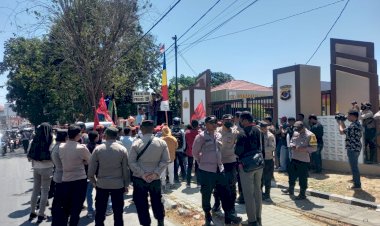 Personel-polresta-Kupang-kota-Laksanakan-Pengamanan-Aksi-Demo-Aliansi-Cipayung-Pemuda-Kota-Kupang