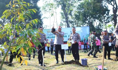 Cetak-Rekor-Tanam-21-Juta-Pohon,-Polri-Raih-Dua-Penghargaan-dari-MURI