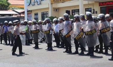 Kapolresta-Kupang-Kota-Kombes-Krisna,-Pimpin-Langsung-Simulasi-Sispamkota