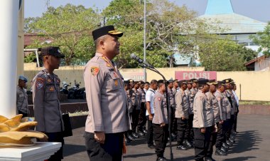 Anev-Mingguan-Jam-Pimpinan,-Wakapolresta-Kupang-Kota-Tekankan-Personel-Jaga-Netralitas-dan-Menjadi-Cooling-System-Jelang-Pemilu