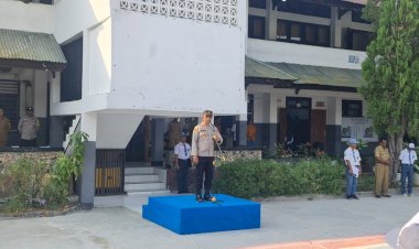 Hadir-Sebagai-Pembina-Upacara,-Kapolsek-AKP-Jemy-Noke:-Akan-Saya-Proses-Hukum-Siswa-yang-Kembali-Terlibat-Dalam-Tawuran