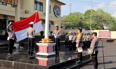 Peringati-Hari-Pahlawan,-Wakapolresta-Kupang-Kota-Pimpin-Upacara-Bendera