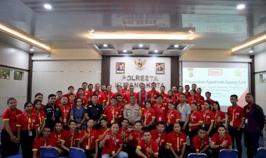 Cegah-Pencurian,-Penggelapan-Dan-Fraud,-Kapolresta-Beri-Arahan-Kepada-Pegawai-Alfamart-Wilayah-Kota-Kupang.