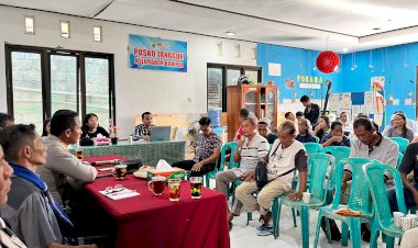 Ngobrol-Santai-Bersama-Warga-Bonipoi,-Kapolresta-Kupang-Kota:-Tolong-Berikan-Koreksi-Atas-Kinerja-Kami