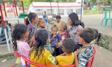 Tim-Trauma-Healing-Polri-Bantu-Pemulihan-Psikologis-267-Anak-Korban-Erupsi-Gunung-Lewotobi-di-Boru,-Flotim