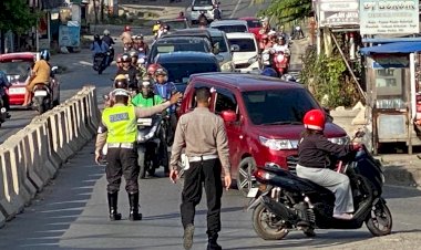 Satlantas-Polresta-Kupang-Kota-Gatur-Lalin-Pada-Lokasi-Rawan-di-Kota-Kupang