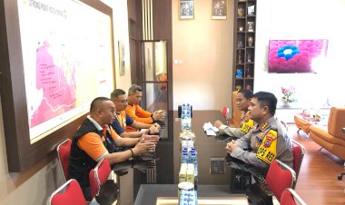 Tanggap-Darurat-Bencana-Alam-Cuaca-Ekstrim,-Kapolresta-Berikan-Dukungan-Personel-Kepada-Pemkot-Kupang
