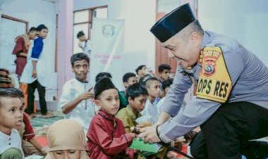 Kapolresta-Kombes-Aldinan-Manurung-Bersama-Ketua-Bhayangkari,-Berbagi-Kasih-Dengan-Anak-Panti-Asuhan-Attin-Namosain