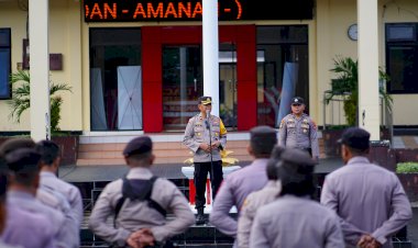 Rutinitas-Apel-Pagi,-Kabagops-Polresta-Kupang-Kota-Kembali-Ingatkan-Kewajiban-Setiap-Personel