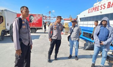 Polsubsektor-Pelabuhan-Tenau-Kupang,-Amankan-Arus-Mudik-Gratis-Menuju-Pulau-Rote