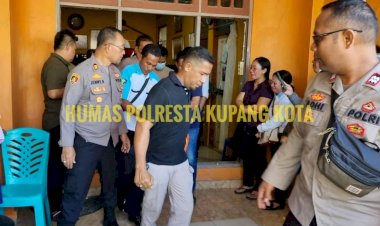 Dapat-Informasi-Orang-Gantung-Diri,-Kapolsek-Kota-Lama-Pimpin-Anggota-Datangi-TKP-di-Kelapa-Lima.