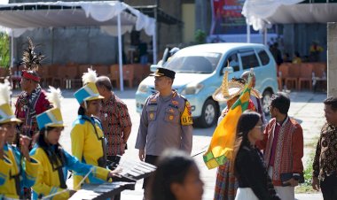 Pawai-Bulan-Budaya-GMIT,-Kapolresta-Kupang-Kota-Pimpin-Langsung-Personel-Pengamanan-di-Lokasi