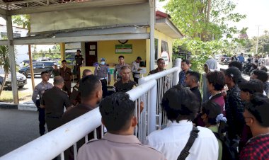 BEM-Nusantara-Unras-di-Kejati-NTT,-Polresta-Kupang-Kota-Terjunkan-Personel-Pengamanan