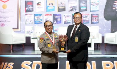 Irjen-Dedi-Raih-Rekor-MURI-Perwira-Tinggi-Polri-Penulis-Buku-Terbanyak