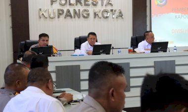 Divkum-Polri-Sosialisasi-Teknik-Penyusunan-Perpol-di-Polresta-Kupang-Kota