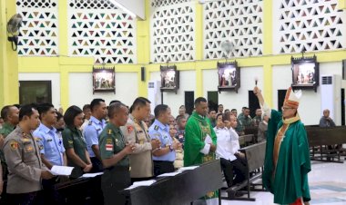 Personel-Polresta-Ikuti-Misa-Pelantikan-Pengurus-OCI-Kupang,-Keuskupan-Umat-Katolik-di-Lingkungan-TNI-dan-POLRI