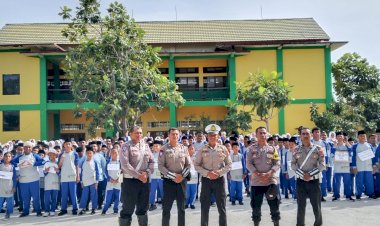Kanit-Lantas-Polsek-Alak-Sambangi-SMP-MTS-Nunbaun-Delha-Dan-Beri-Sosialisasi-Tertib-Lalulintas