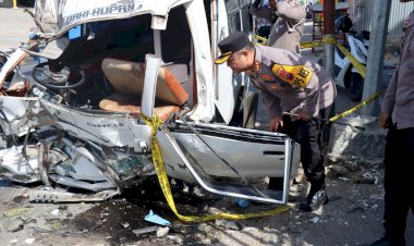 Kapolresta-Kupang-Kota-Datangi-TKP-dan-Ungkap-Penyebab-Laka-Lantas-yang-Telah-Menewaskan-4-Orang