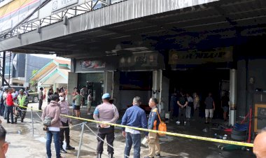 Piket-SPKT-Polresta-Kupang-Kota-Datangi-Kebakaran-Bengkel-Mobil-“Oto-Style”-di-TDM