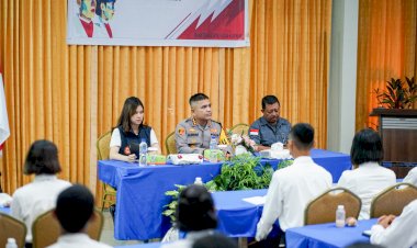 Kapolresta-Kombes-Aldinan-Manurung-Berikan-Pembekalan-Kepada-Paskibraka-Kota-Kupang