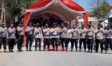 Kabagops-Polresta-Kupang-Kota-Pimpin-Pengamanan-Pendaftaran-Calon-Kepala-Daerah-di-Kantor-KPU