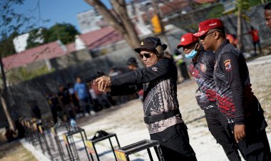 Latihan-Menembak,-Tingkatkan-Kemampuan-Personel-Polresta-Kupang-Kota
