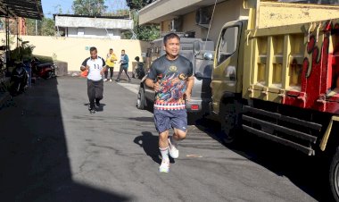 Beri-Semangat-Anggota,-Kapolresta-Aldinan-Manurung-Ikut-TKJ-Berkala