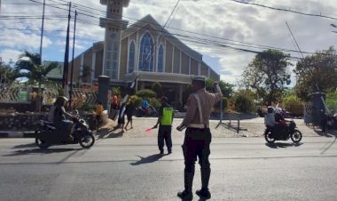 Jamin-Ibadah-yang-Kondusif,-Polresta-Kupang-Kota-Lakukan-Pengamanan-di-Gereja