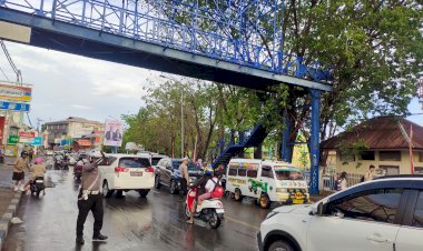 Satlantas-bersama-Staf-Polresta-Kupang-Kota-dan-Jajaran-Polsek-Lakukan-Giat-Pagi-Guna-Mewujudkan-Keamanan-dan-Ketertiban-Lalulintas-di-Kota-Kupang