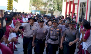 Long-March-dan-Siraman-Air-Kembang,-Tradisi-Bintra-di-Polresta-Kupang-Kota